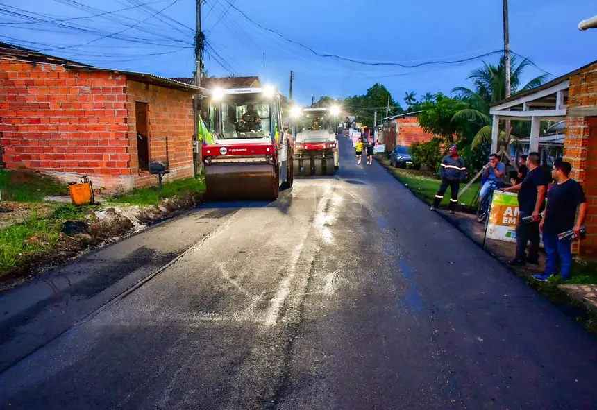 Maquinário da Secretaria de Estado do Transporte (Setrap) em operação no bairro Fazendinha. 
