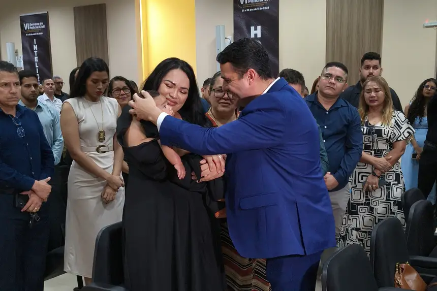 Secretário e delegado de Polícia Civil, Cézar Vieira, ressaltou coragem e bravura de Mayson durante a solenidade