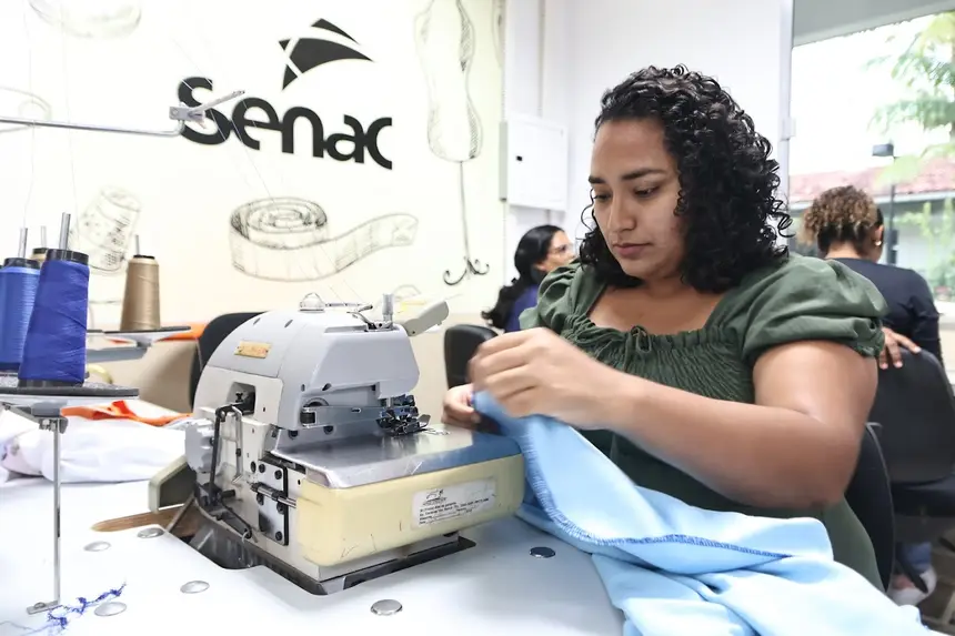 Aluna do curso de corte e costura Michele Pires Gaia, otimista com a capacitação