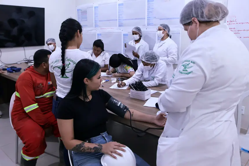 Na ação, os trabalhadores pudram sair do espaço com recituário e ecaminhamnto para xams laboratoriais e especializados