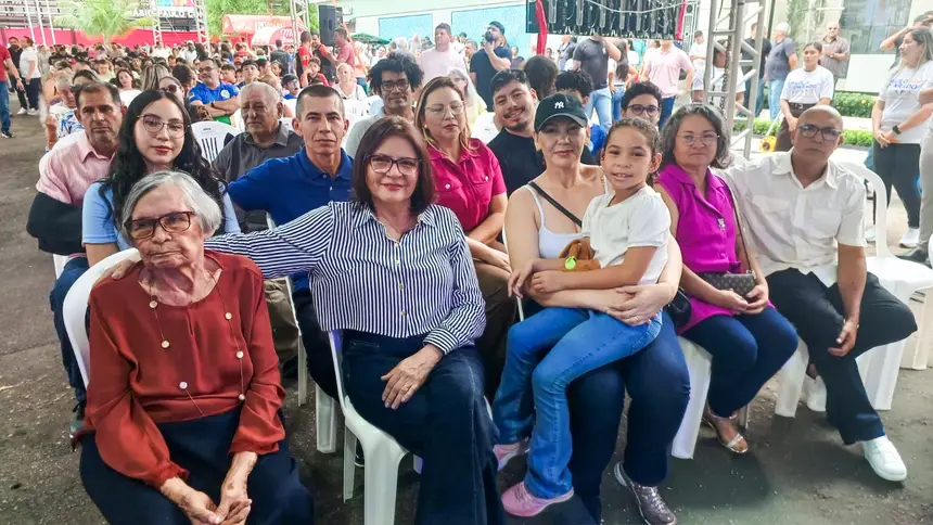 A família de Paulo Conrado participou da cerimônia de entrega do ginásio renovado