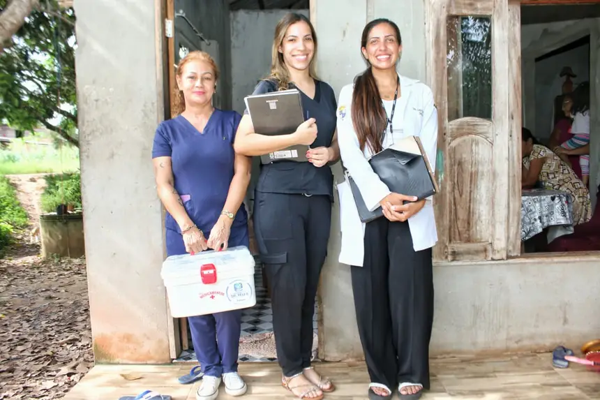 Equipe que prestou a última assistência pelo projeto Dr. Teles ao senhor Perino.  
