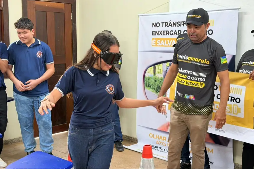 Estudantes da Escola Munguba do Jari participaram de palestra educativa promovida pelo Detran-AP sobre cidadania, responsabilidade e comportamento seguro no trânsito
