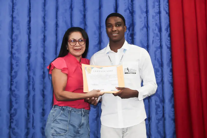Os estudantes foram certificados com a conclusão do intercâmbio