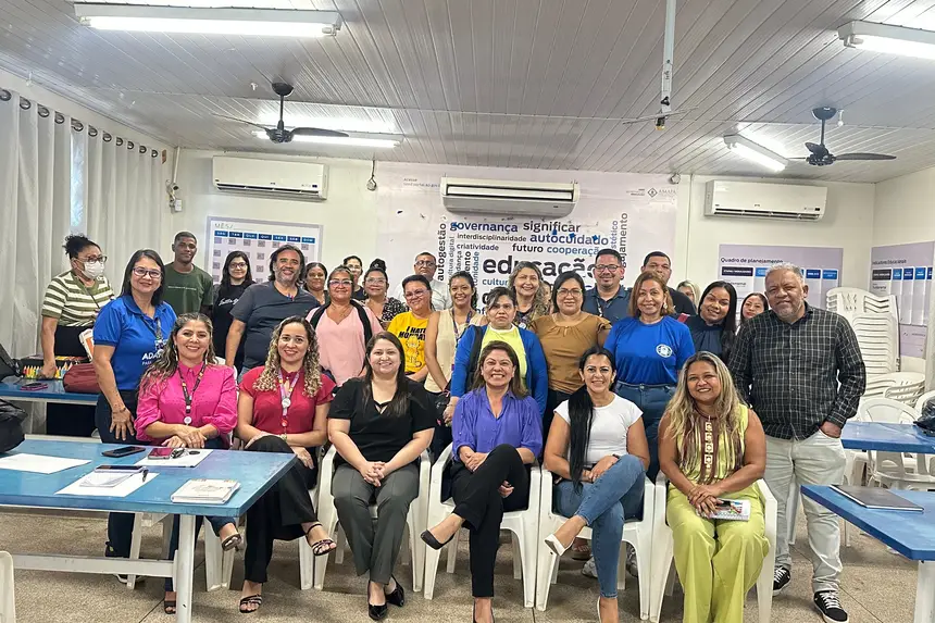 Foto: Divulgação/Seed A equipe da Sape durante a ação do Programa Criança Alfabetizada na Escola Estadual Irineu da Gama Paes