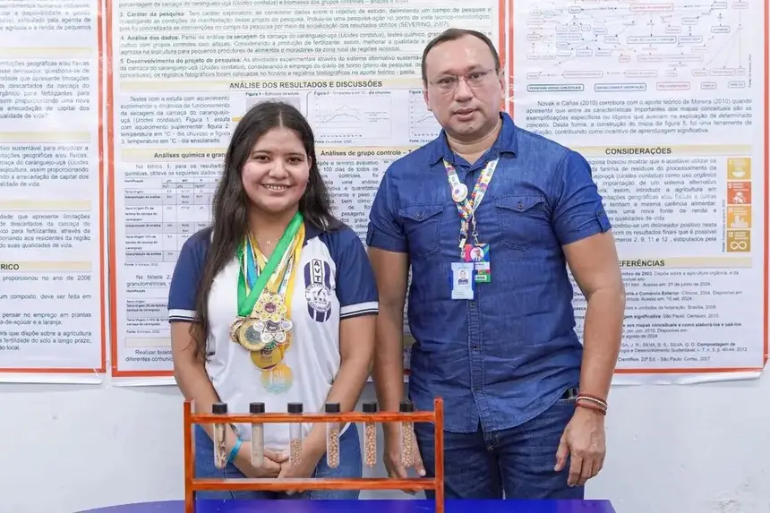Ana Clara e seu professor orientador Aldeni Melo