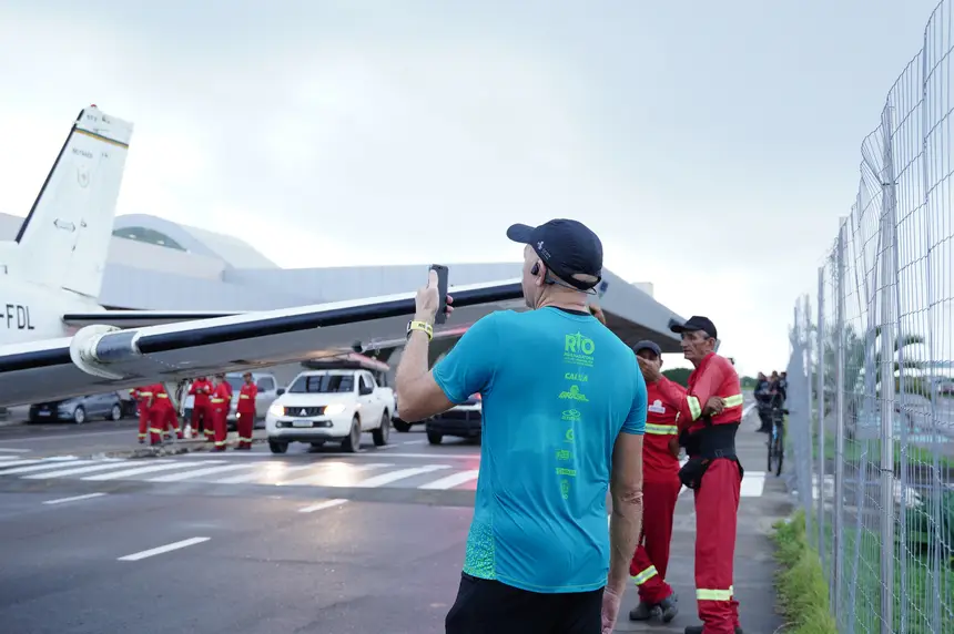 Contador Paulo Tavares fazendo o registro da aeronave para sua família 