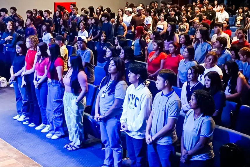 Cine Teatro Silvio Romero ficou lotado com jovens estudantes prestigiando a aula inaugural 