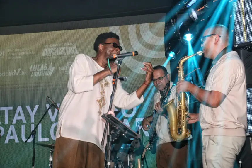 No palco, troca de experiências e culturas 