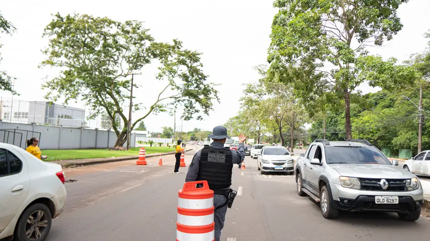na Rodovia JK; próximo à região que conecta Macapá a Santana.