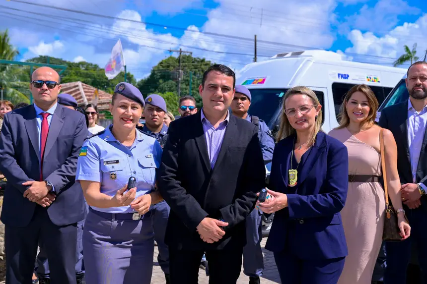Secretário de segurança entrega chaves de veículos que serão usados no enfrentamento à violência