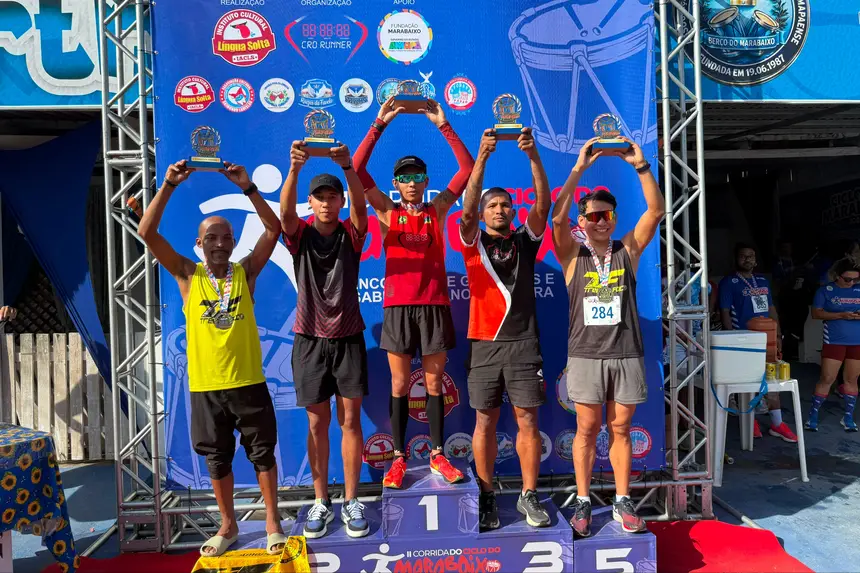 Vencedores da categoria masculina receberam premiação após percurso de 5 quilômetros
