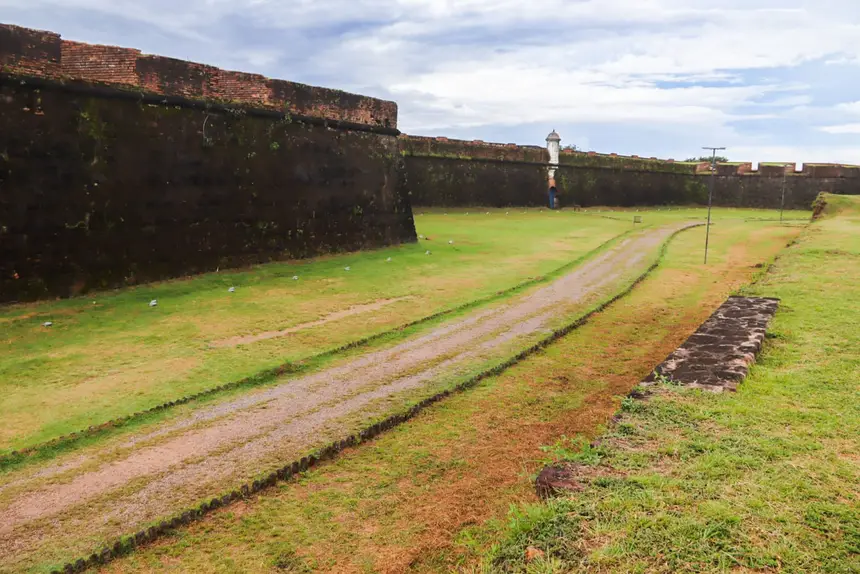 Foto: Adriano Monteiro/GEA Entrada pela lateral sul, no sentido do Parque do Forte, recebe visitantes durante as obras de restauro