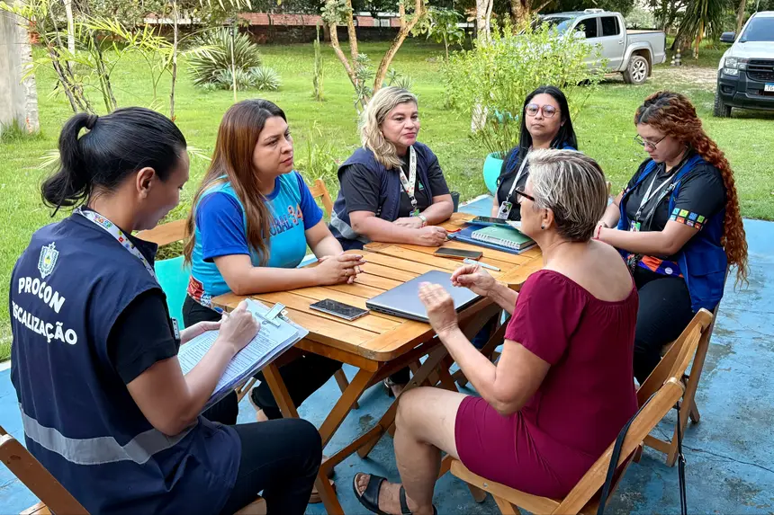 Foto: Eduardo Belfort/GEA Empreendedora sendo atendida durante ação do Governo do Amapá