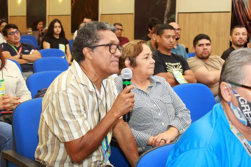 Apresentação teve momento participativo 