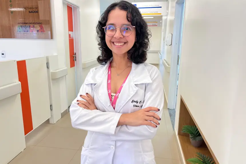 Emily Costa, física médica