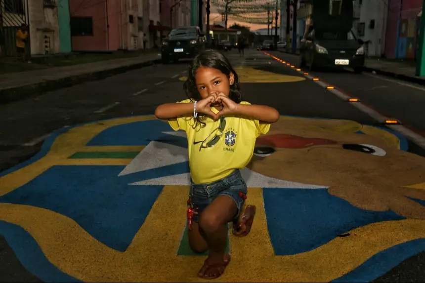 Franciane Pacheco, de 6 anos, rende homenagens à seleção brasileira