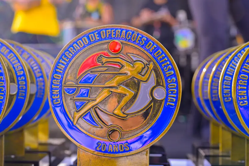 Troféus para as categorias elite, PCD, servidor Ciodes, Segurança Pública e público geral