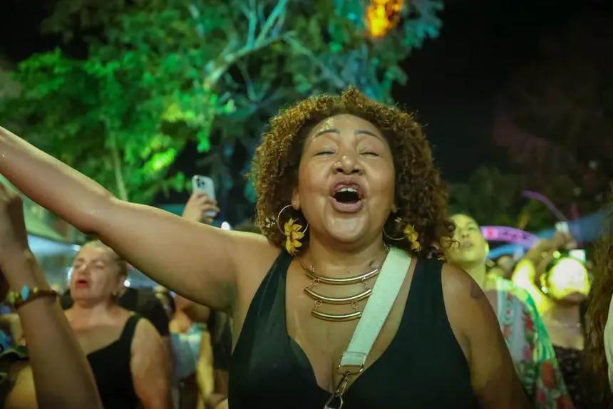 O público acompanhou uma noite de celebração que reuniu tradição, música e valorização da identidade cultural amapaense