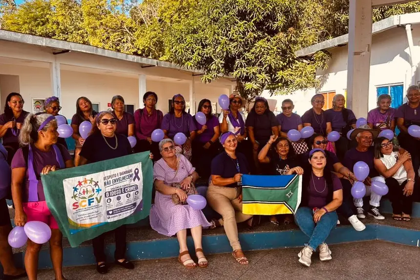 Idosos participam da campanha Junho Violeta, na Escola Municipal Jaci Torquato, em Ferreira Gomes.