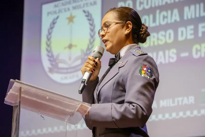 Comandante da Academia de Policia Militar, tenente-coronel Sara Farias Souza