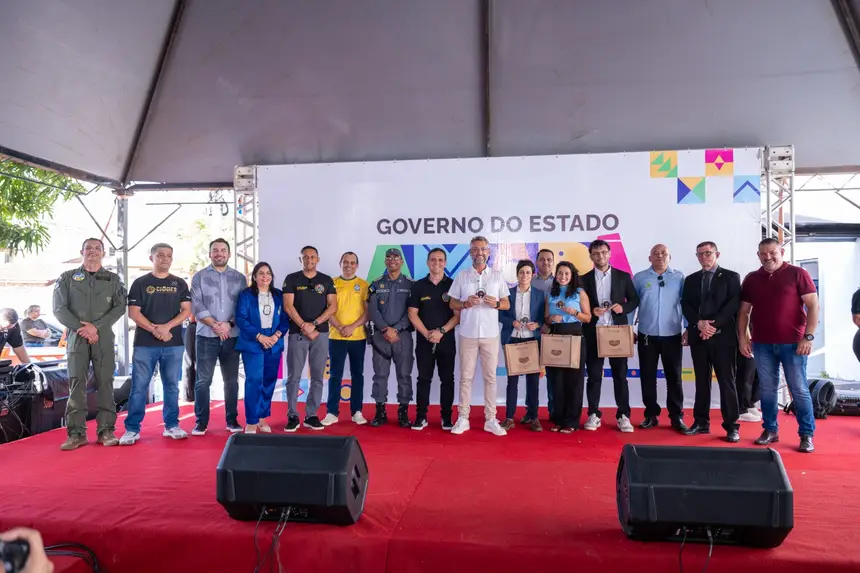 Assinatura contou com autoridades e motoristas de aplicativo