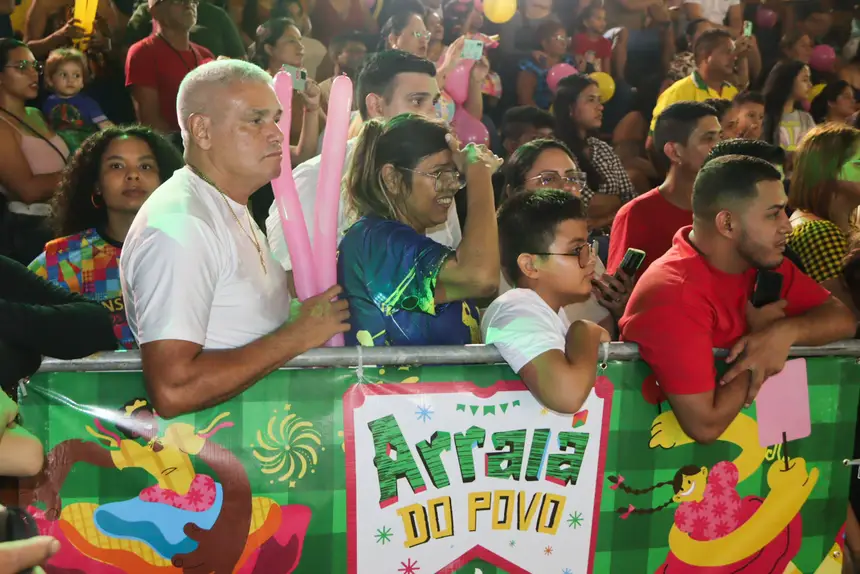 Público prestigiou a primeira noite do Arraiá do Povo 2026, celebrando a cultura e as tradições juninas no Amapá.