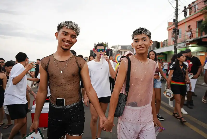 A informação é uma ferramenta essencial no combate ao preconceito e na garantia da dignidade humana.