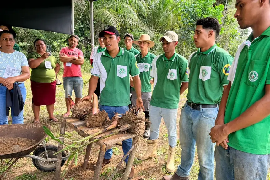 Durante a apresentação de projetos agrícolas, estudantes compartilharam soluções, pesquisas e experiências que fortalecem a inovação no meio rural.