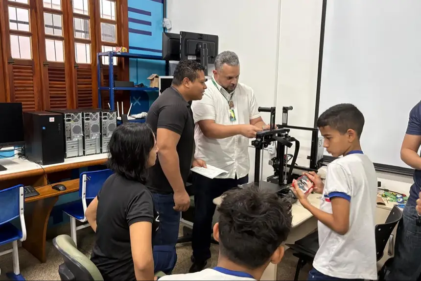 Estudantes e professores participaram da ação