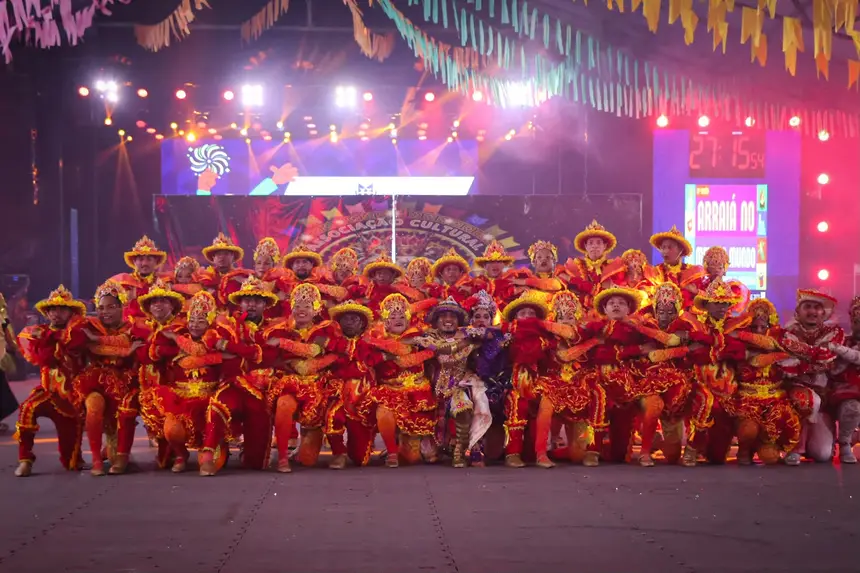 Espetáculo visual marca a noite de disputas em Macapá. Com sincronia perfeita, figurinos luxuosos e rica expressão teatral, foram evidentes na Majestade Junina.