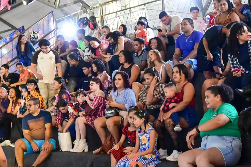 Público lotou as arquibancadas 