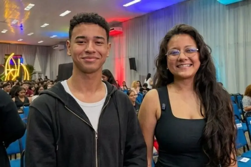 Estudantes Diogo Wallace e Cecília Silva Matos participam do lançamento do Jovem Descolado 2026 e destacam a importância da formação em empreendedorismo e mercado de trabalho