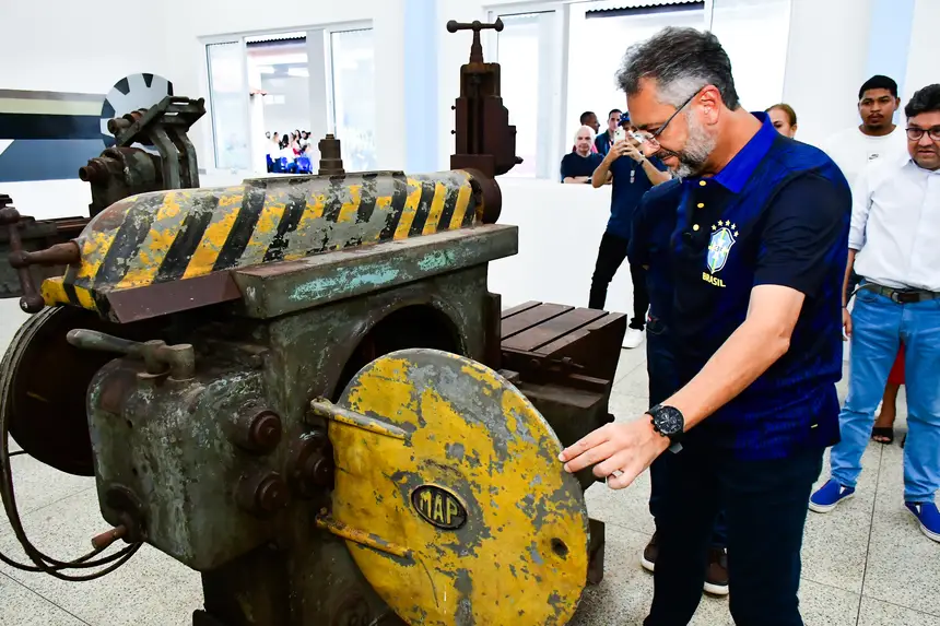 O momento da entrega da Placa de Homenagem a Antônio Cordeiro Pontes