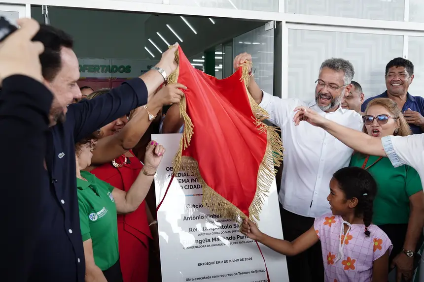 Momento oficial da entrega feita pelo Governador Clécio Luís 