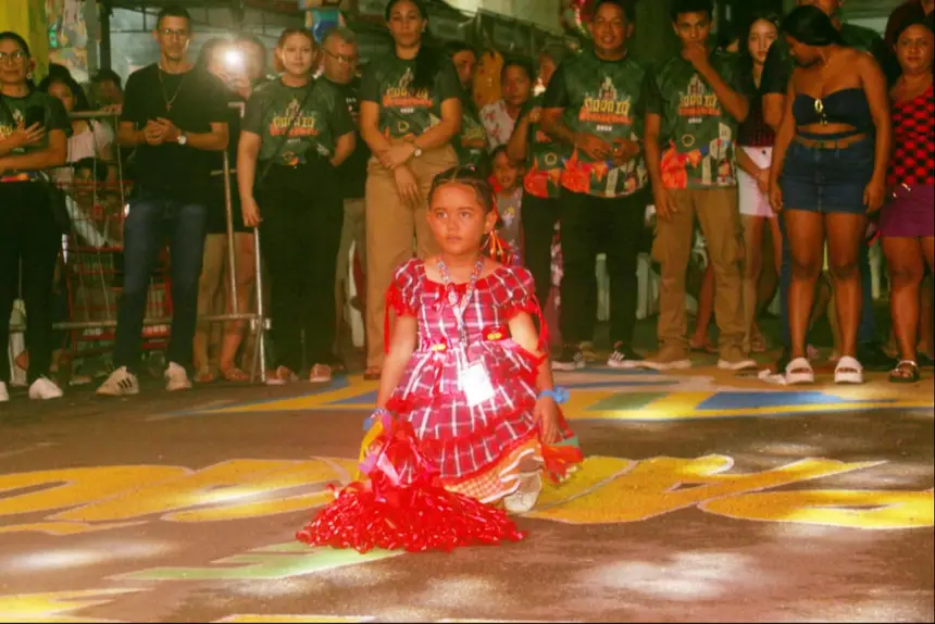 Um dos pontos altos da festa junina foi o desfile das misses mini caipiras