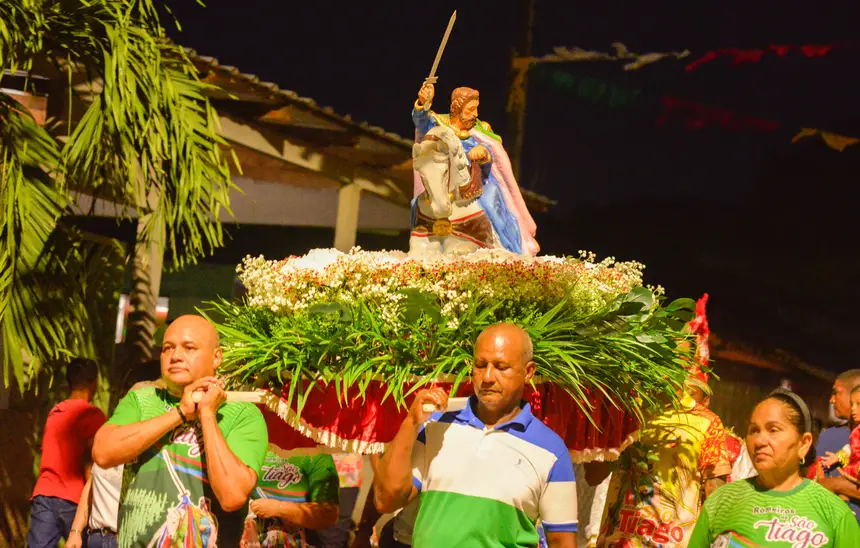 Procissão da transladação das imagens percorreu as principais ruas de Mazagão Velho