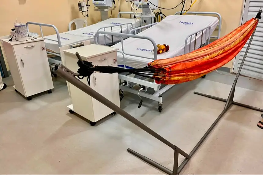 Armador portátil e totalmente desmontável que passa a seu utilizado na unidade 