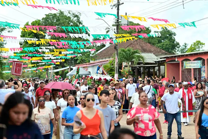 Multidões tomaram as ruas de Mazagão Velho para acompanhar a programação religiosa e cultural