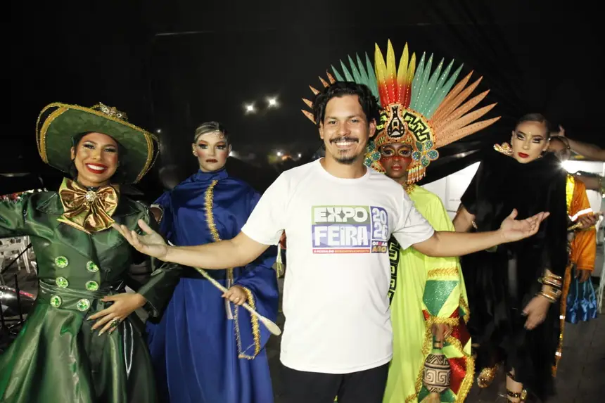 As cinco candidatas que disputaram o título de Rainha da Expofeira 2026 se apresentam durante a programação do concurso, que destacou a cultura e a identidade amapaense.