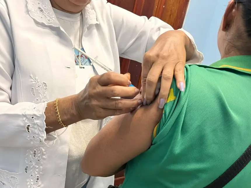 Moradores também tiveram acesso a exames, testes rápidos e vacinação durante a ação.