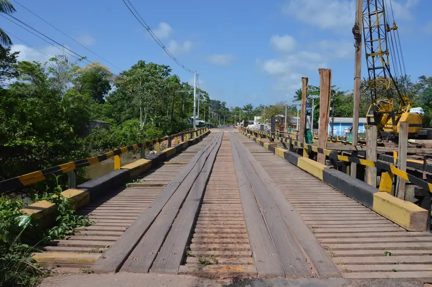 Obra, do Governo do Amapá, localizada na região metropolitana do Estado possuí 60 mestros de extesão e ganahará vias de mão dupla e passagem para pedestres.