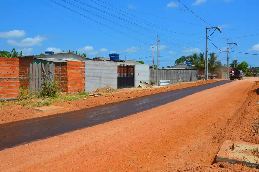 Obras do Governo do Amapá contemplou a região com terraplanagem, drenagem profunda, calçamento e sinalização das vias, serviços essenciais completos para garantir a durabilidade do asfalto