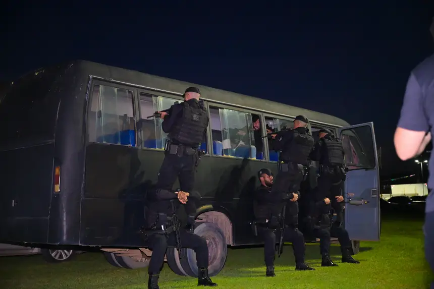 Simulação de intervenção em crise com refém