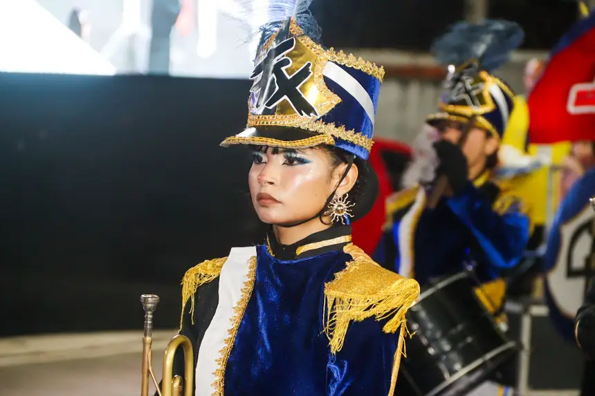 A monitora da ala de metais e sopros da banda, Graziely Maciel, de 21 anos