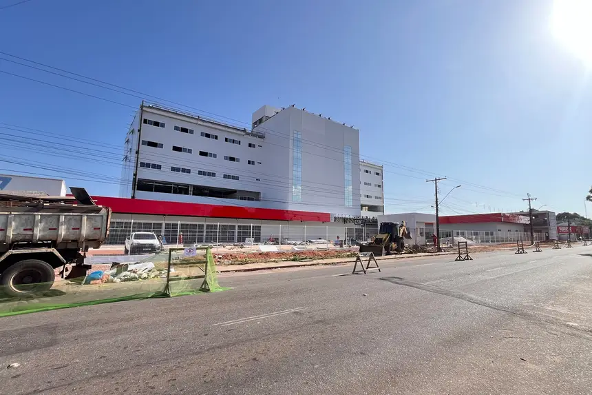 A obra também entra em uma fase importante de preparação para receber os equipamentos que vão garantir o funcionamento dos serviços