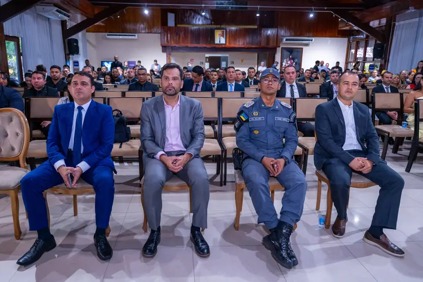Autoridades presentes na mesa de abertura 