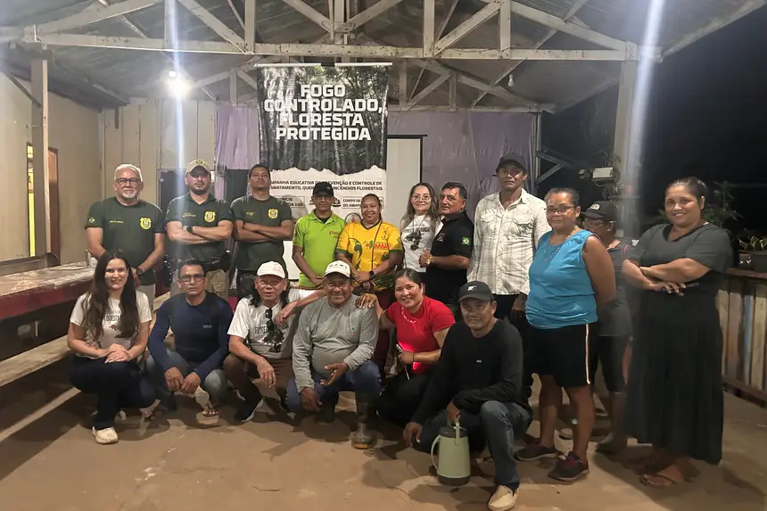 Alunos acompanham palestra sobre prevenção e cuidados durante o período de estiagem