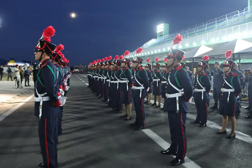 Apresentação da tropa de cadetes do Curso de Formação de Oficiais