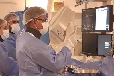 notícia: Governo do Amapá garante cirurgia neurológica pelo SUS com apoio de parceria público-privada